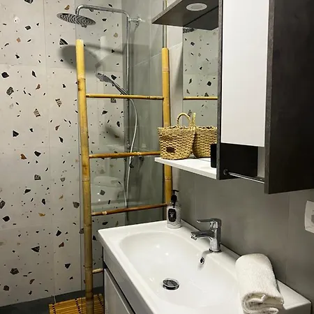 Bali Vibes Getaway Near The Apartment
